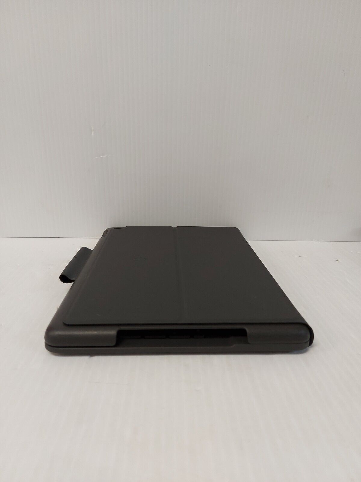 (NI-4403) Logitech Slim Folio iPad Case