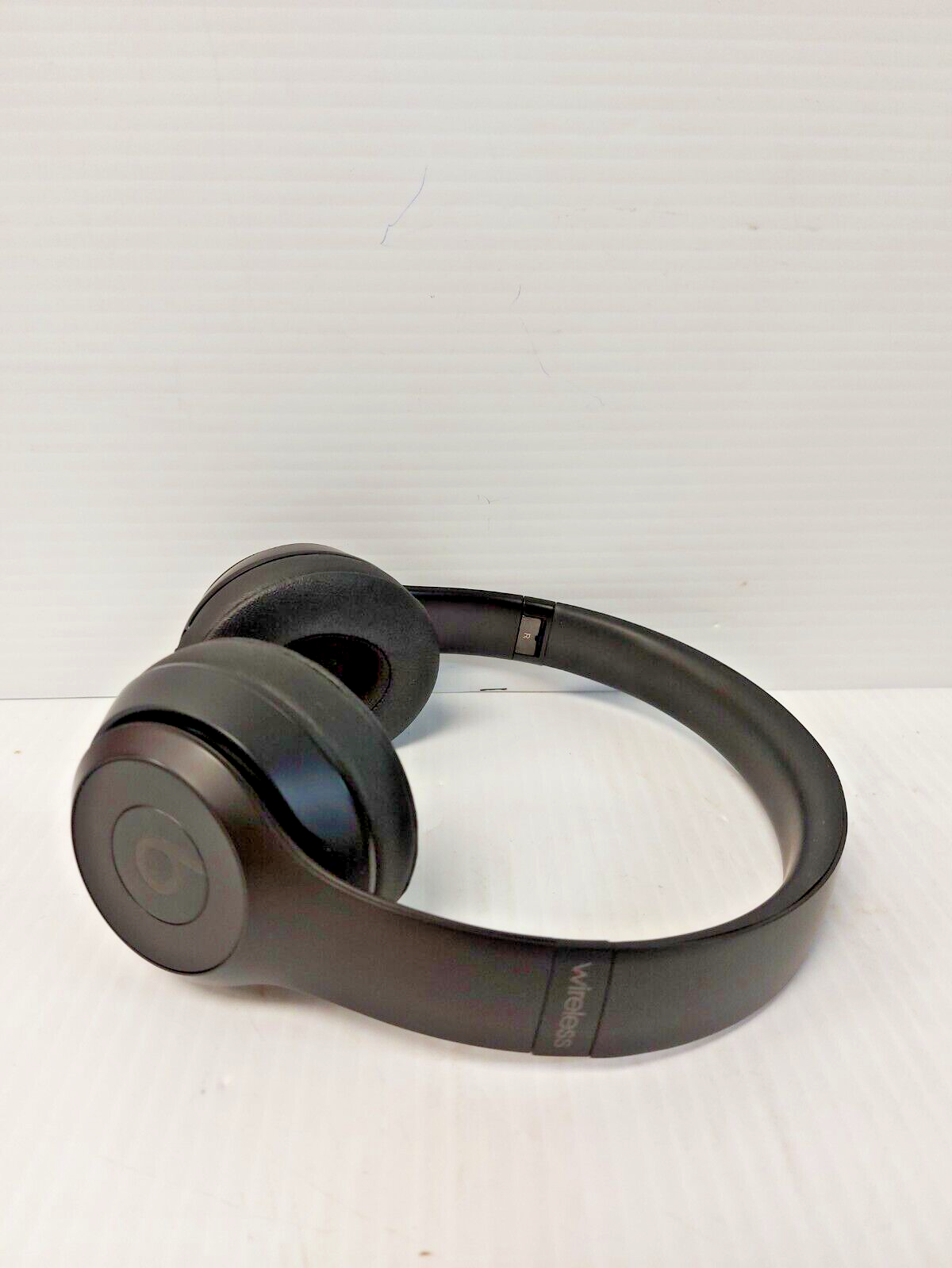 (N85775-1) Beats A1796 Headphones