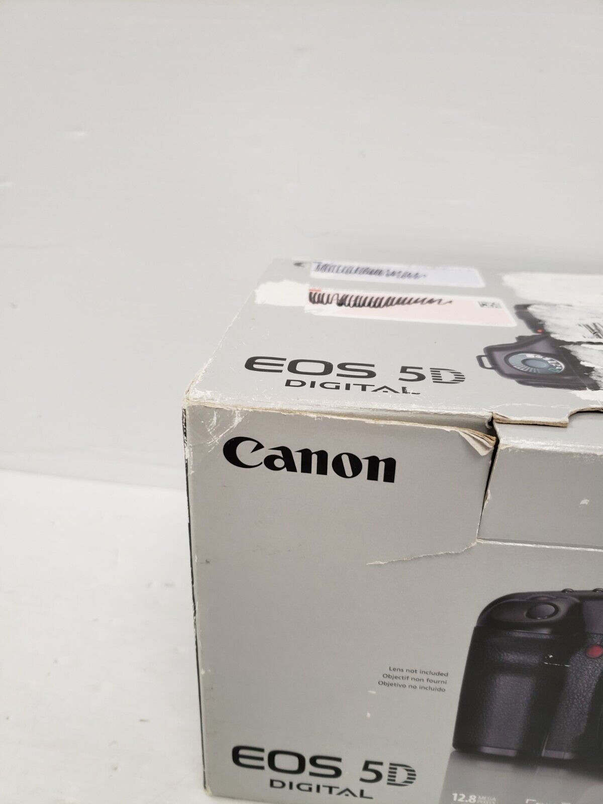 (62712-1) Canon DS126091 DSLR Camera