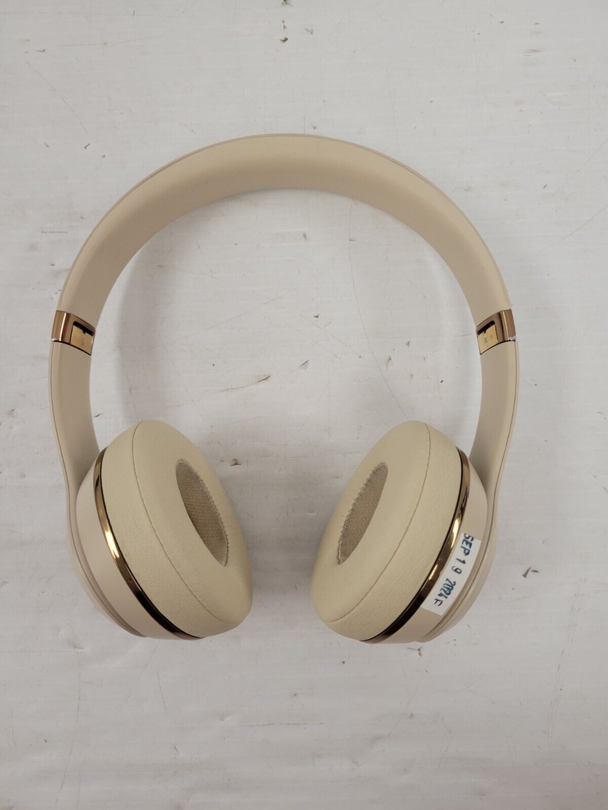 (65988-1) Beats A1796 Headphones