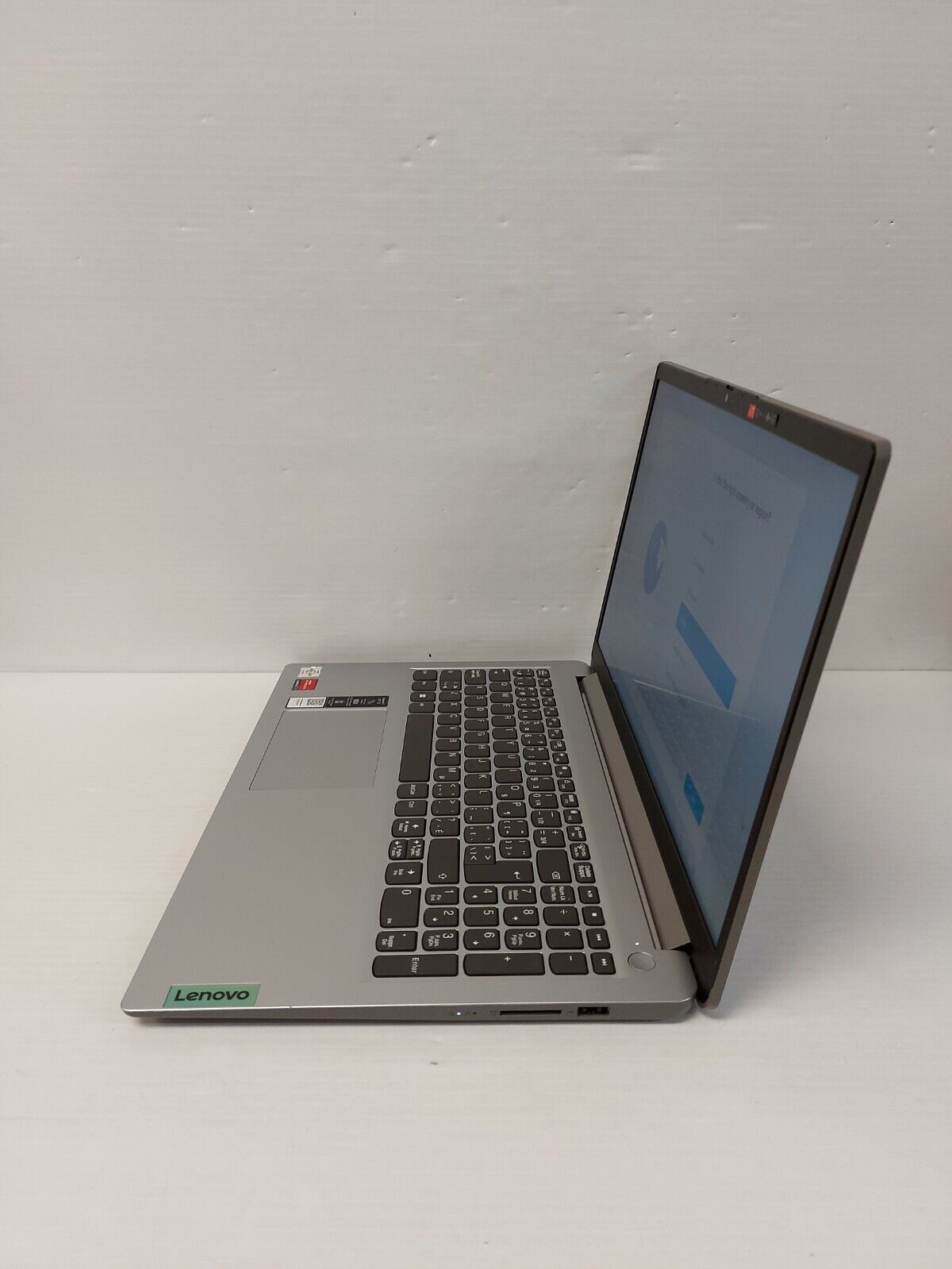 (N78740-1) Ordinateur portable Lenovo Ideapad 1 15ADA7 avec chargeur