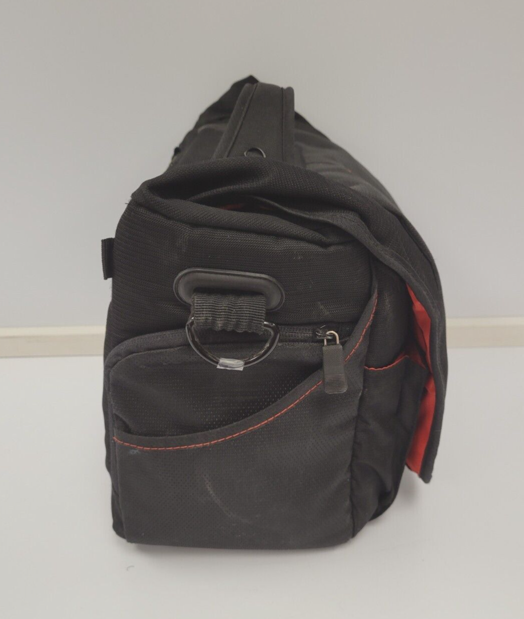 (I-36200) Roots Camera Bag