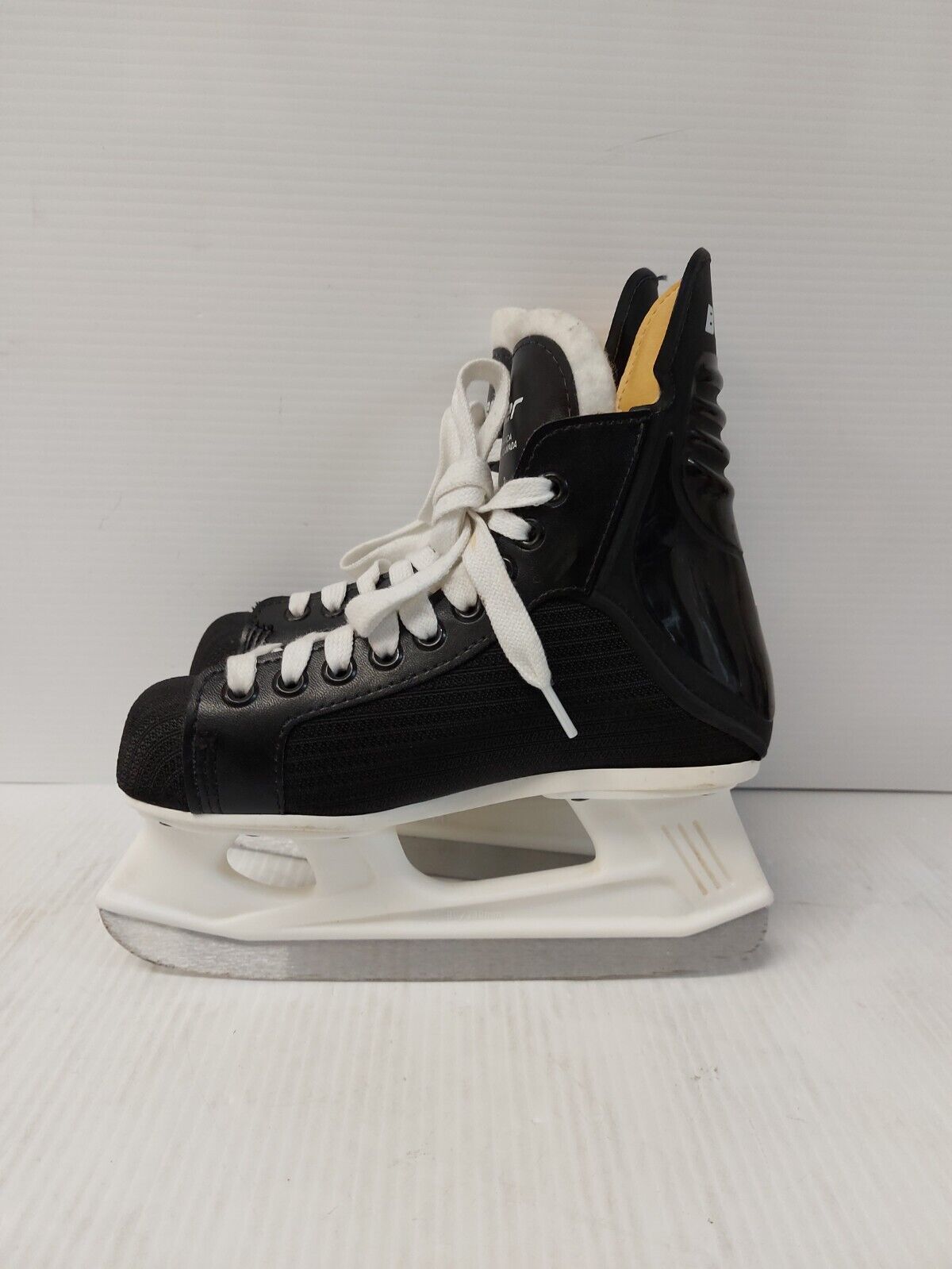 (N86285-1) Bauer Charger Hockey Skates Sz:3 Youth