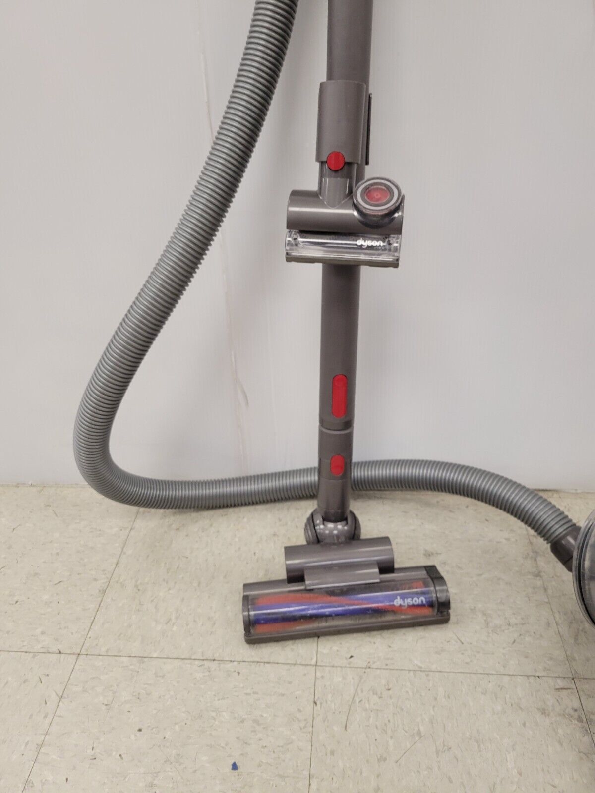 (68063-1) Dyson CY22 Vacuum