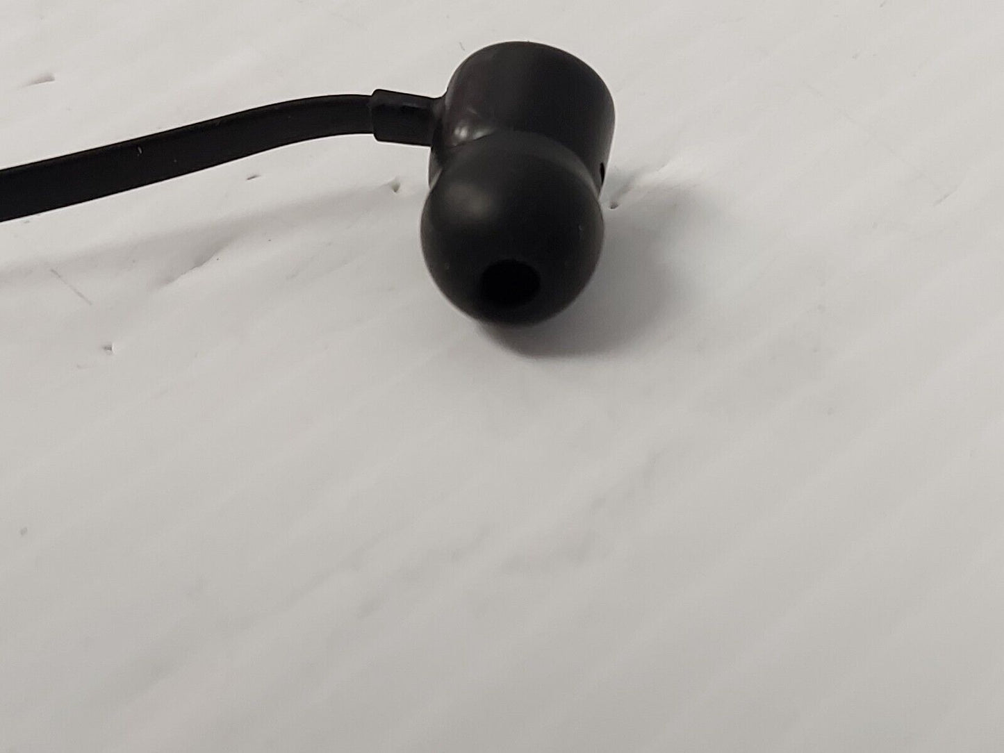 (N83822-1) Beats by Apple A2295 Earbuds