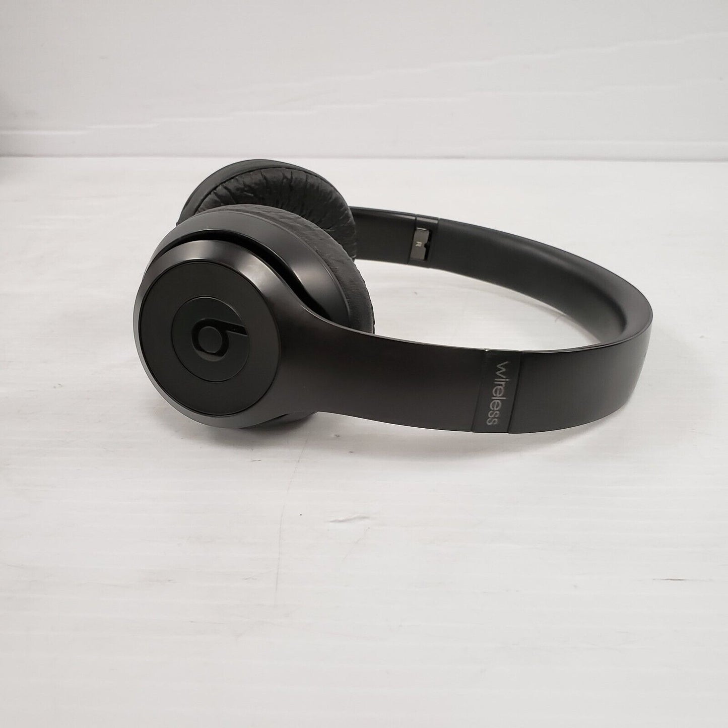 (52356-1) Apple A1796 Beats Solo 3 Headphones