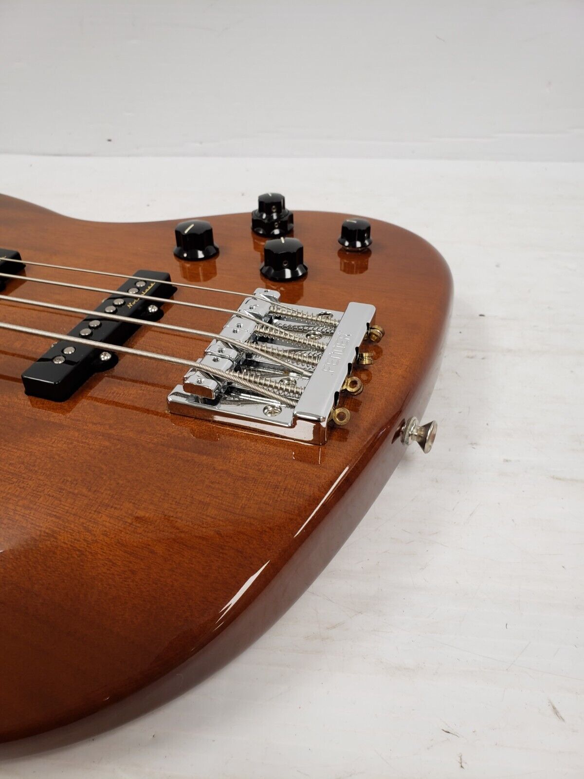 (61590-2) Fender Deluxe Series Electric Jazz Bass Guitar