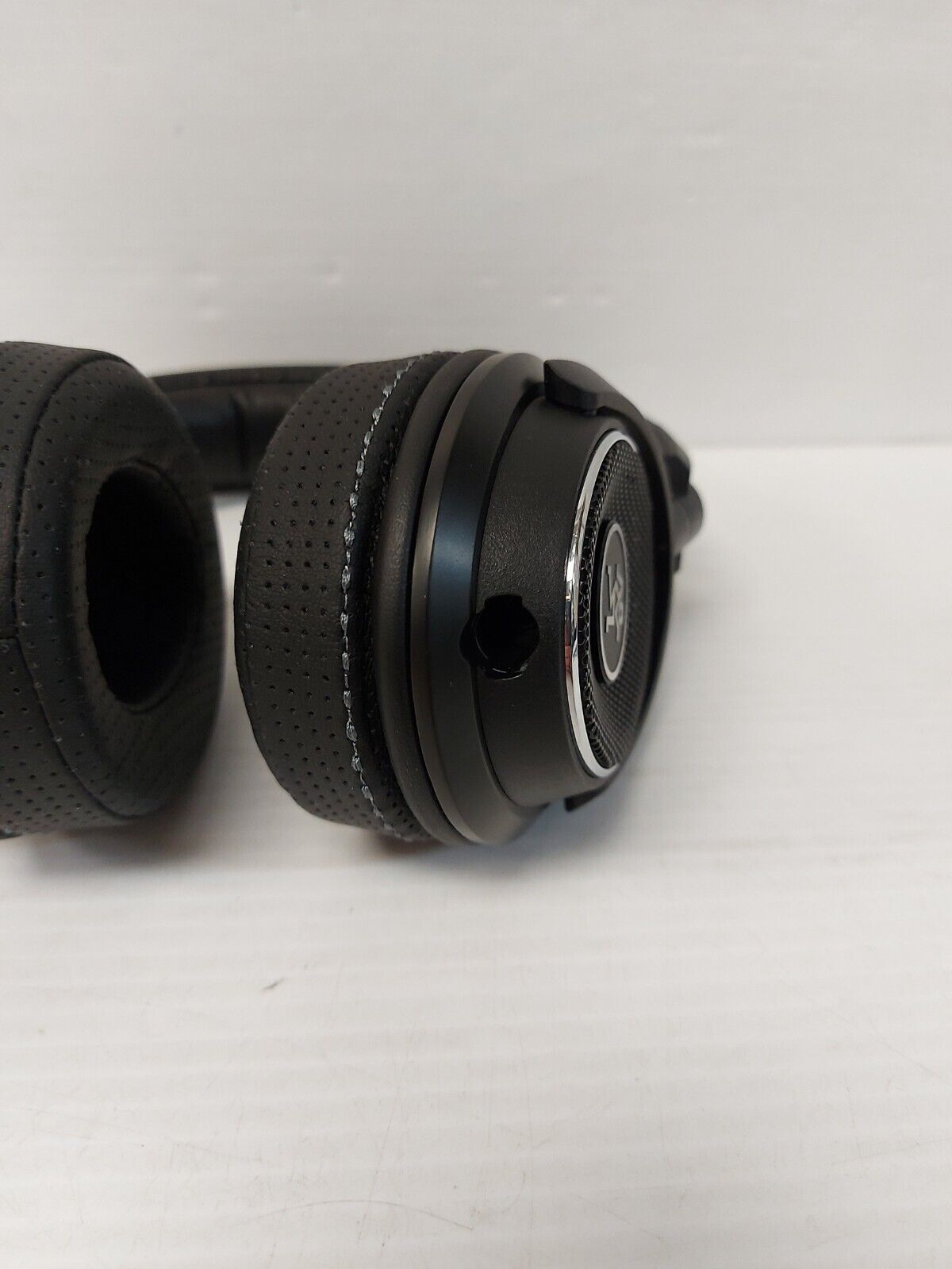 (N79659-1) Mackie MC-450 Headphones in Case