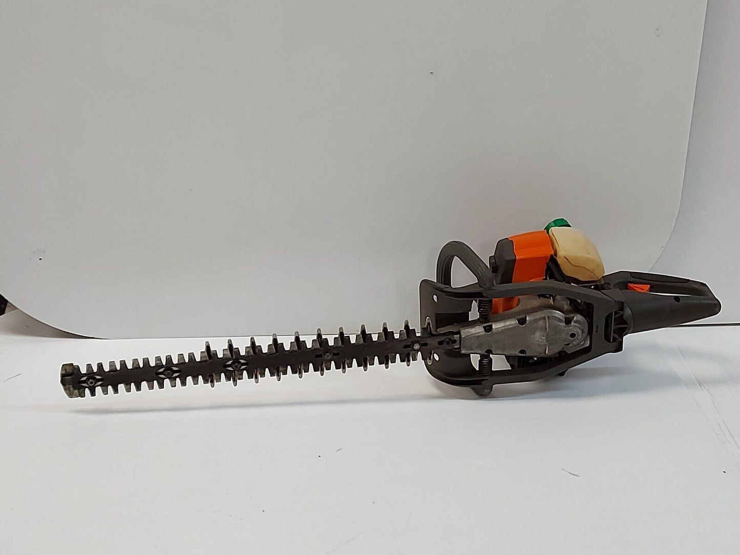 (N81996-1) Husqvarna 325HD60 Gas Hedge Trimmer