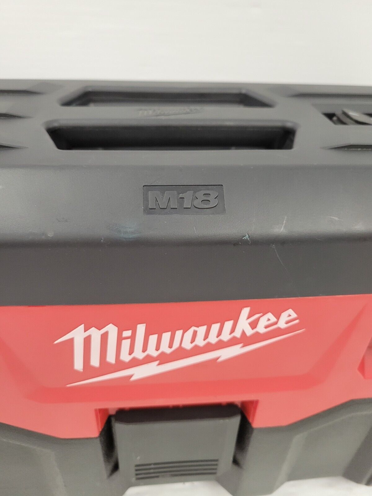 (66207-1) Milwaukee 0880-20 Shop Vacuum