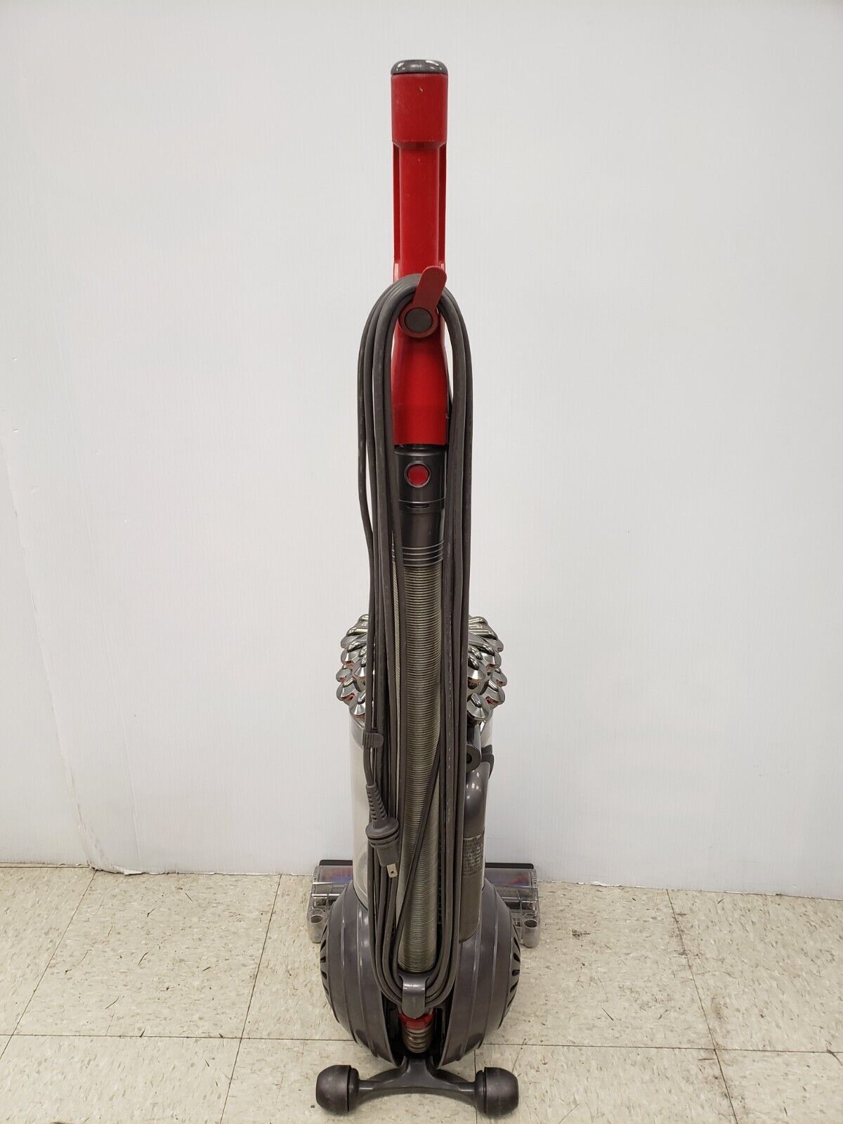 (64381-1) Dyson DC77 Vacuum