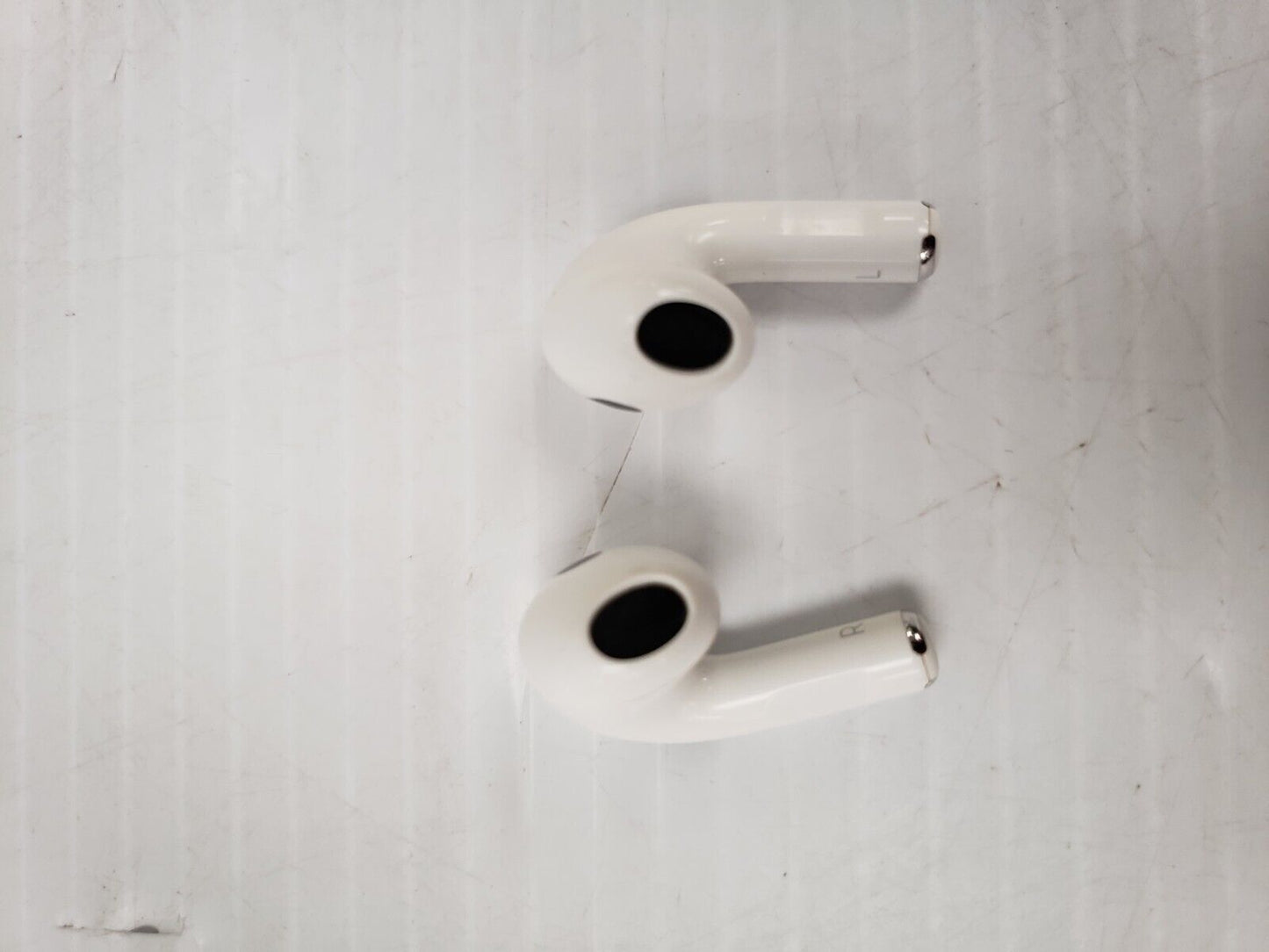 (32792-1) Apple A2566 Wireless Earbuds