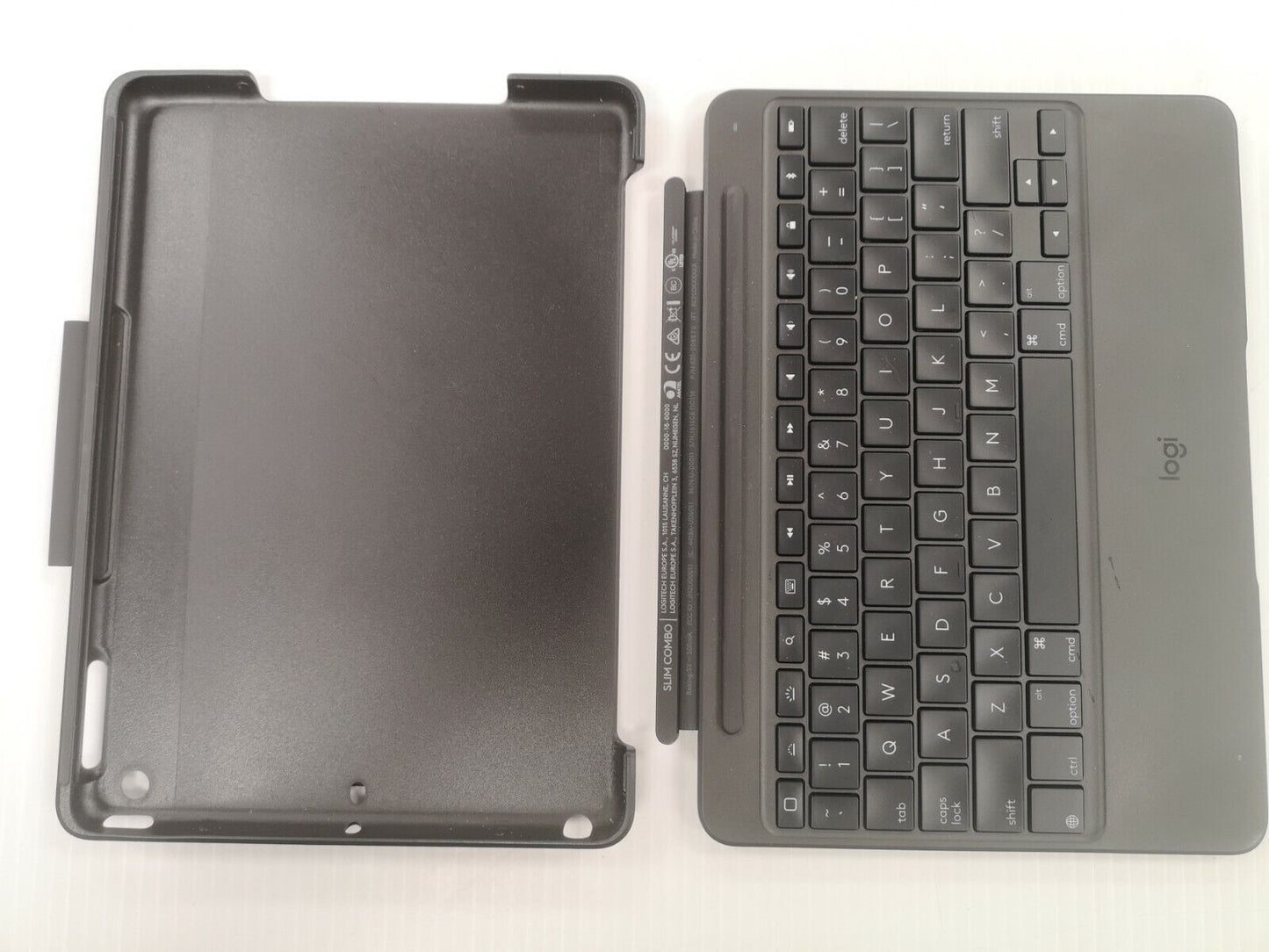 (N08821) Étui pour iPad Logitech Slim Combo