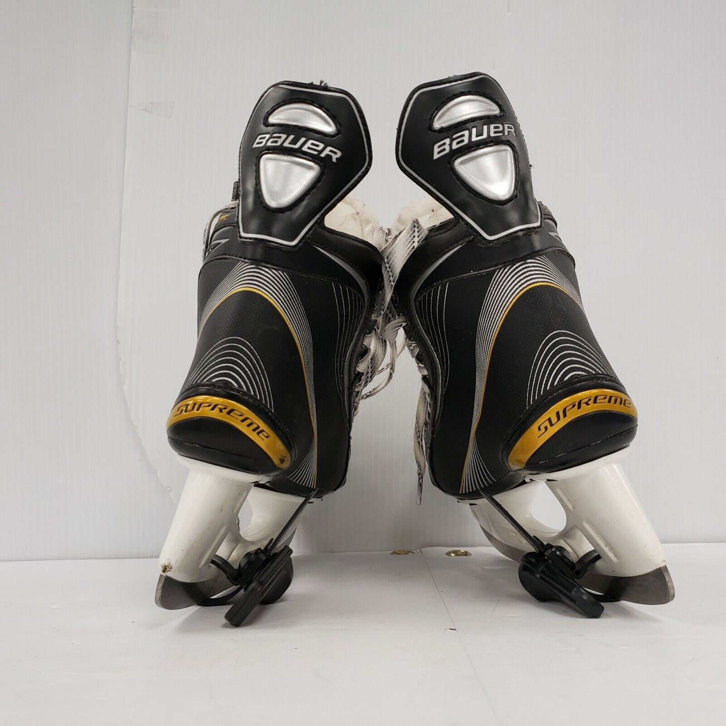 (8017-1) Bauer Supreme Skates