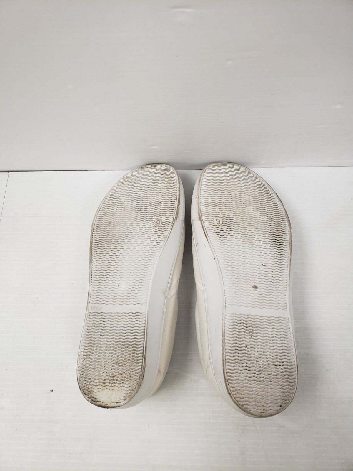 (22561-2) Urban ID White Flats - Size 9