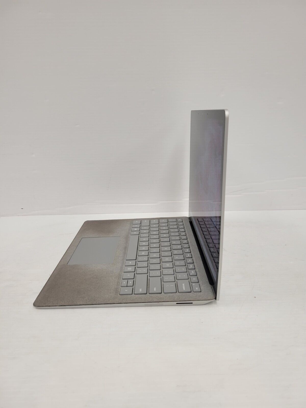 (46086-1) Microsoft 1769 Laptop