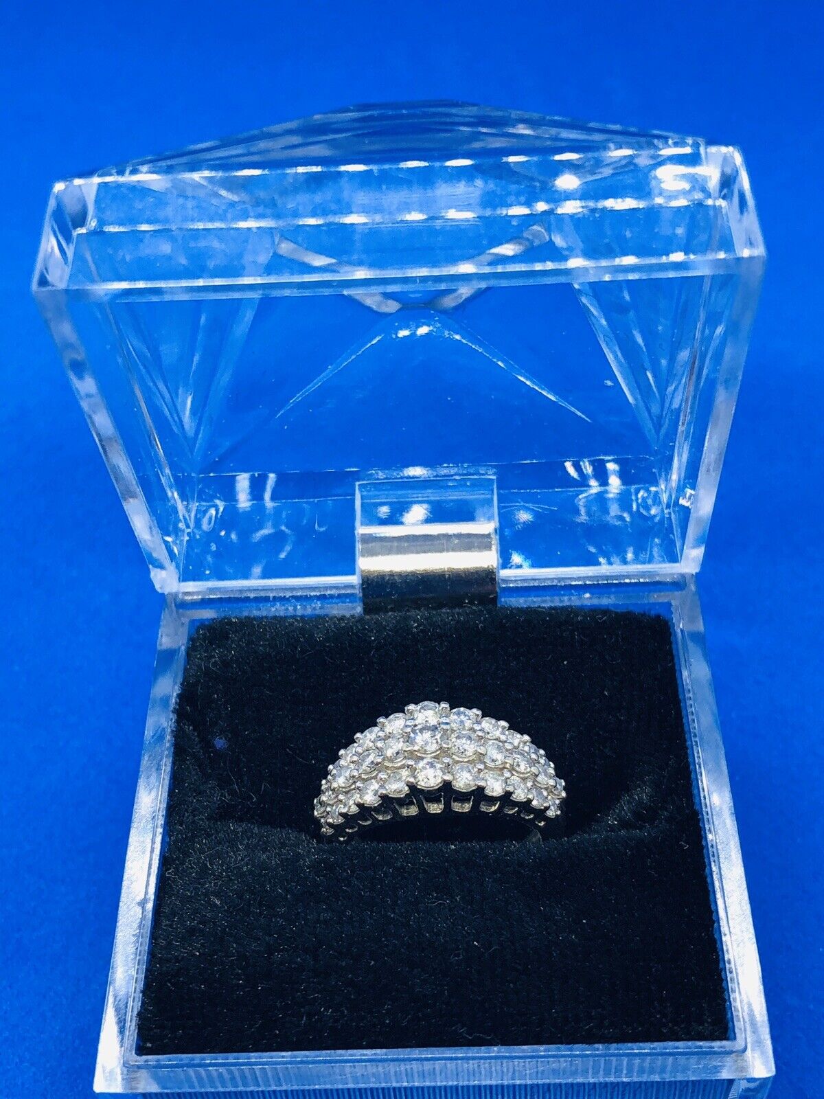 (N11328) White Gold Ring w/ Diamonds