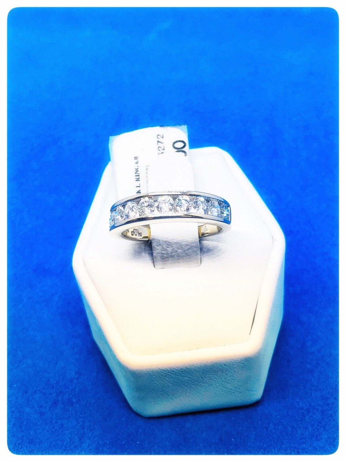 N012104 Gorgeous Diamond White Gold Ring