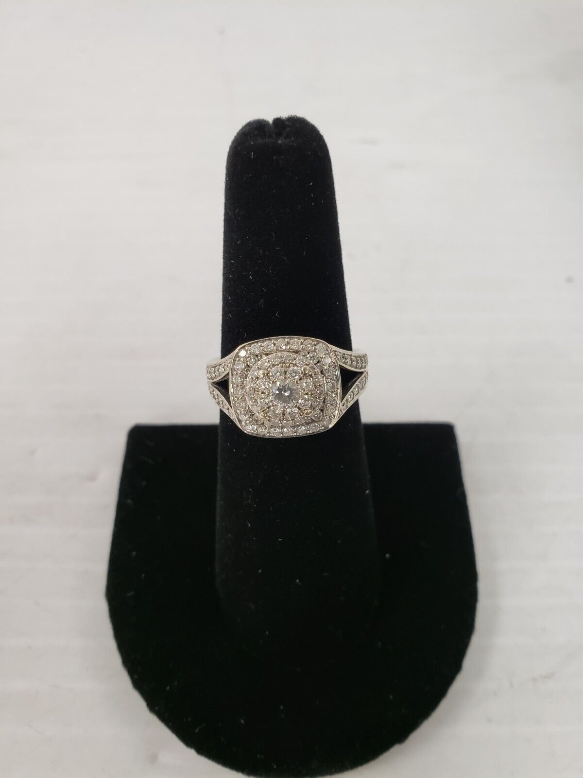 (I-2321-670) 14K WHITE GOLD MULTISTONE DIAMOND RING