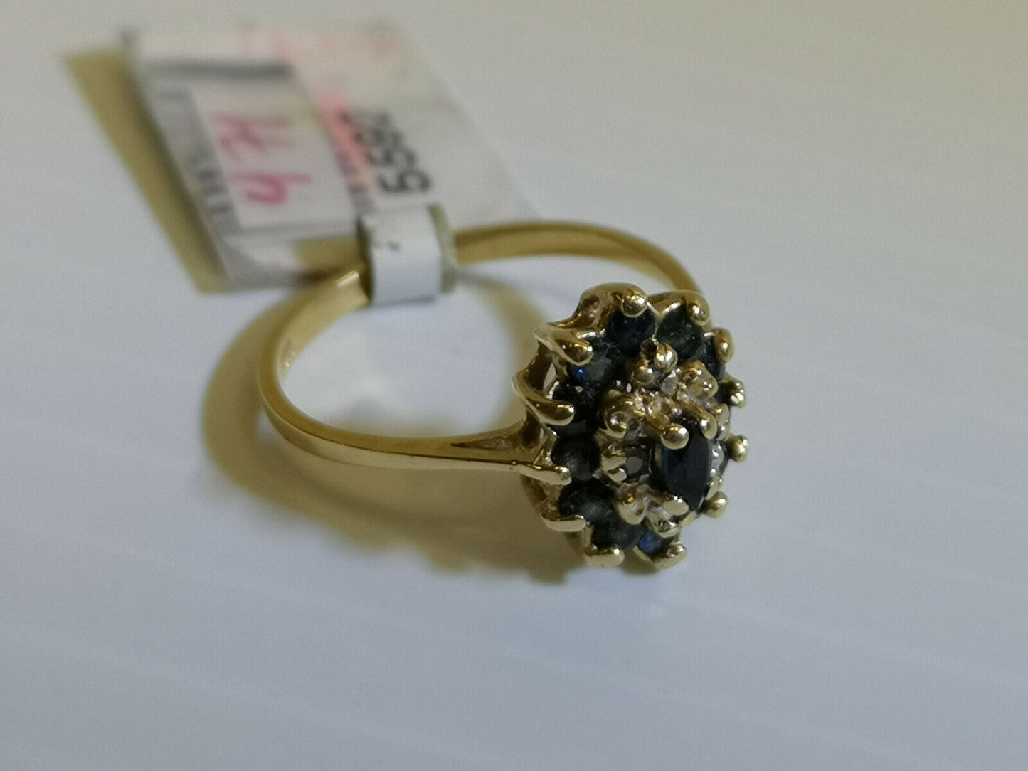 (N5592) 14K Gold Ring w/ Diamonds