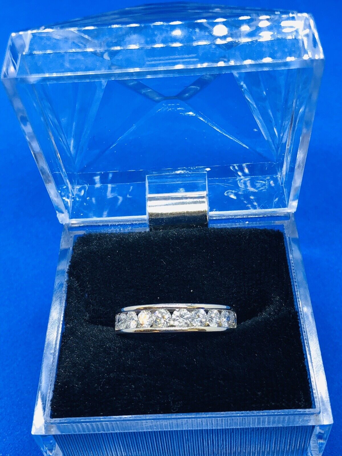 N012104 Gorgeous Diamond White Gold Ring