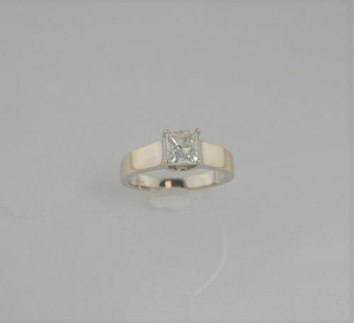 (I-2322-668A) 18K WHITE GOLD PRINCESS CUT DIAMOND SOLITAIRE RING