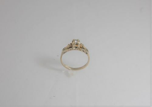 (I-366) 10K WHITE GOLD MULTISTONE RING