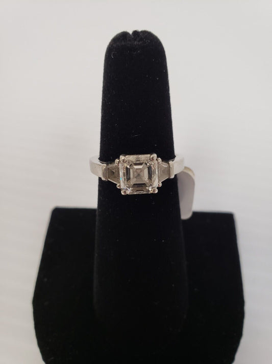 (28323-1-017A)   Platinum Ring With 1 Large and 2 Small Diamonds Size 6