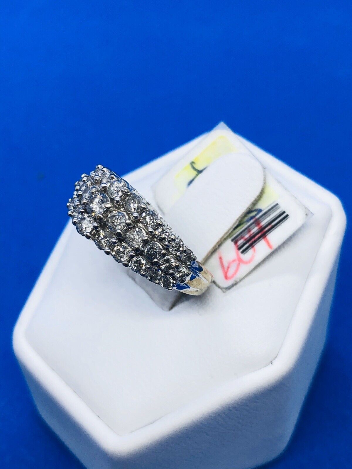 (N11328) White Gold Ring w/ Diamonds