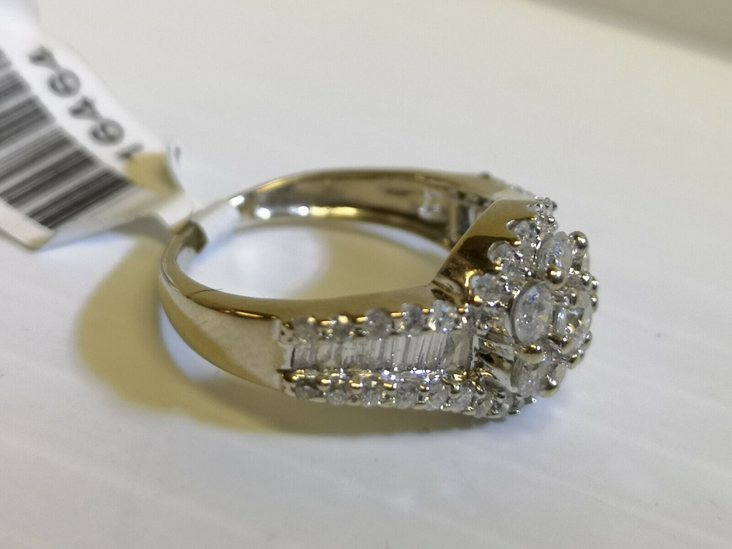 (I-2053-426A) 10K White Gold Ring w/ Diamonds