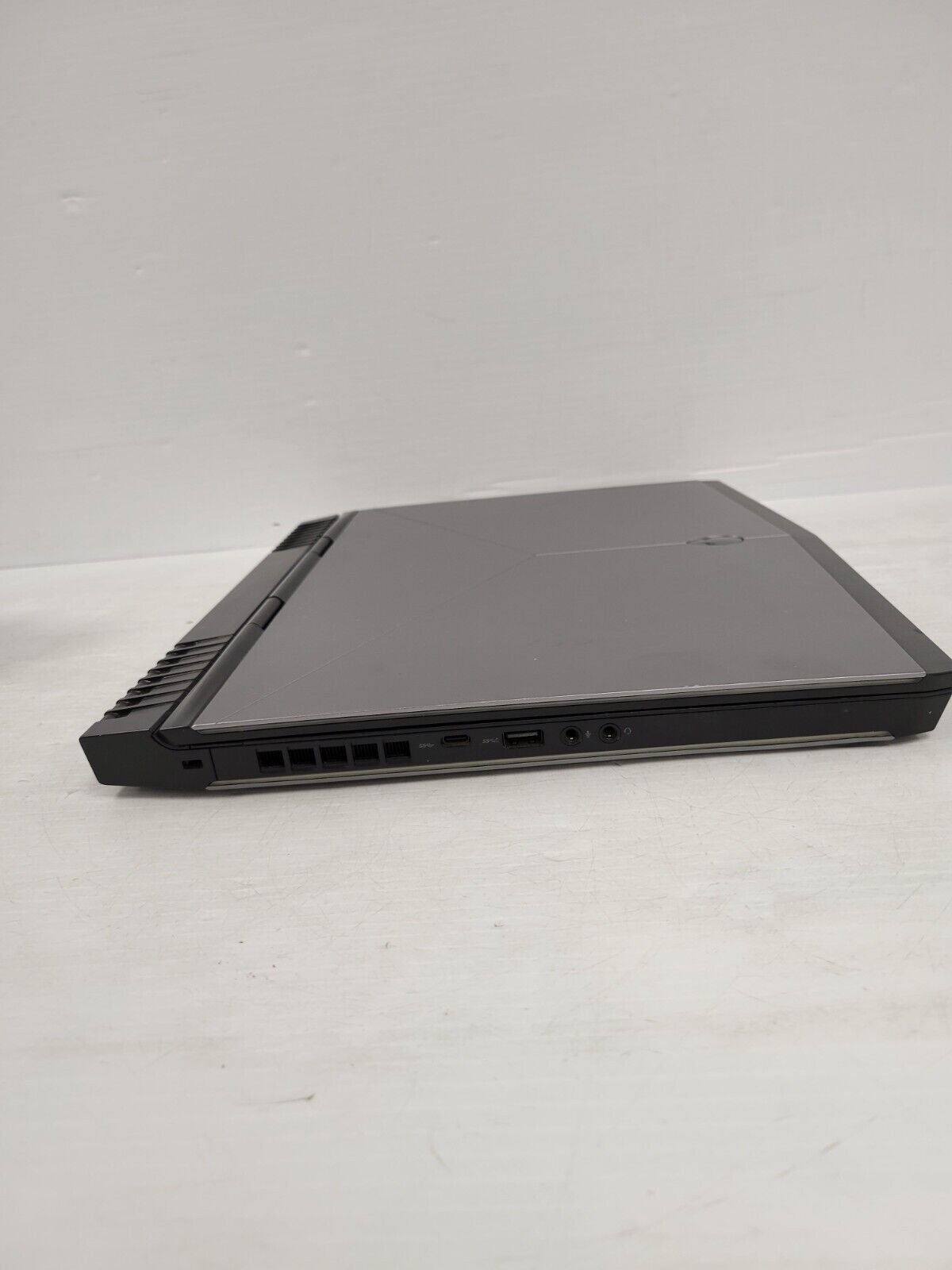 (48629-1) Alienware P69F Gaming Laptop