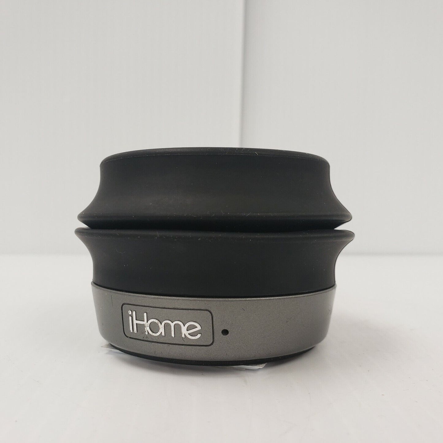 (12503-1) iHome IB61 Wireless Speaker