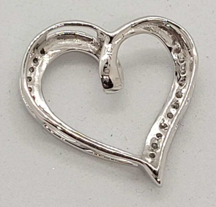 (N76058-2) Ladies 10K White Gold Heart Pendent