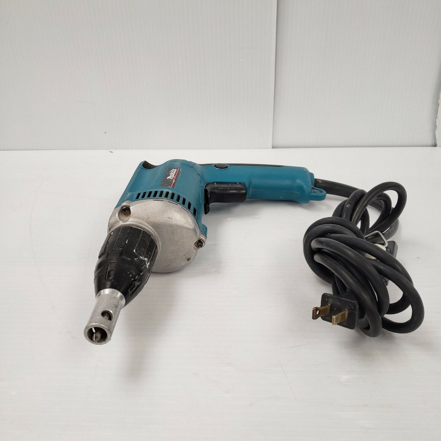 (18375-4) Perceuse Makita 6824