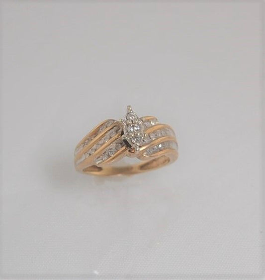 (I-417) 10K GOLD MULTISTONE DIAMOND RING