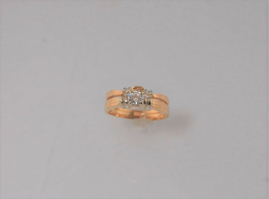 (I-234-539) Ensemble de bagues solitaires en or 14 carats et diamants duo.