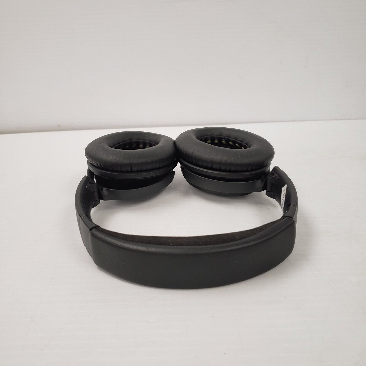 (30331-2) Bose 425948 Wireless Headphones