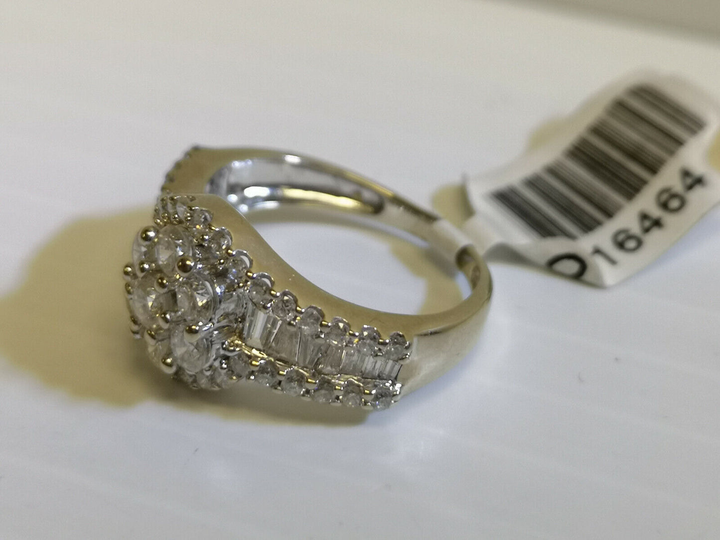 (I-2053-426A) 10K White Gold Ring w/ Diamonds