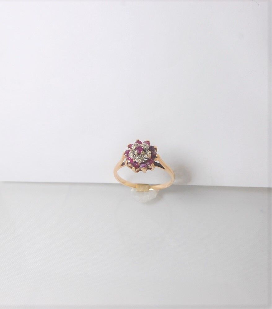 (I-1332) 10K gold ring with red stones and diamonds in flower design