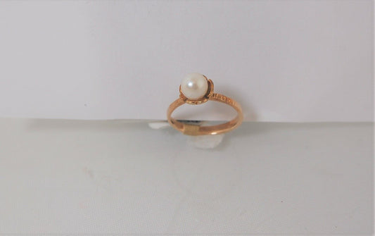 (I-5920) 10k gold ring with pearl like stone set in flower design